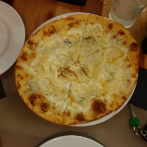 pizza 4 quesos 