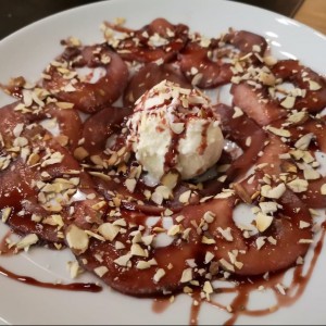 Postre Peras al vino con Helado 