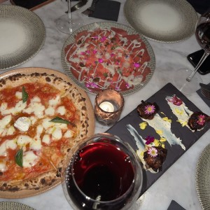 Pizza Margharita, Carpaccio di Manzo, Datiles
