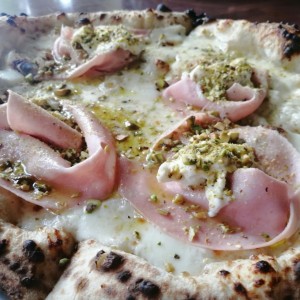 Pizza Napoletana - Mortadella e Pistacchio