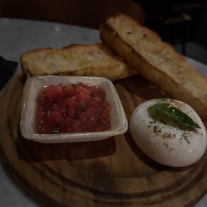 Antipasti - Burrata Semplice