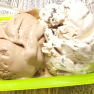 helado de chocolate y brownie