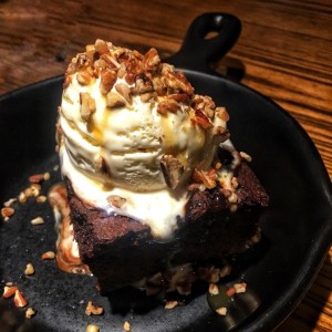 Brownie con helado