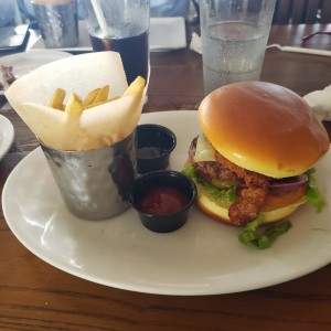 Hamburguesa Carne flameada con whisky 