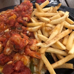 Sizzling Chicken and Shrimp con papitas. 