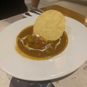 Sopa de pollo estilo mejicano