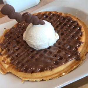 waffle de nutela con helado