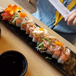 sushi roll Lava Salmon