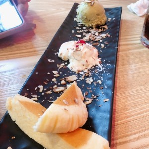 japanese cheese cake con matcha ice cream