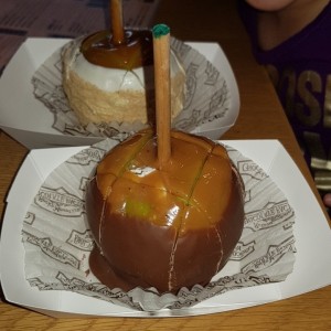 Manzana cubierta de Chocolate y Caramelo 