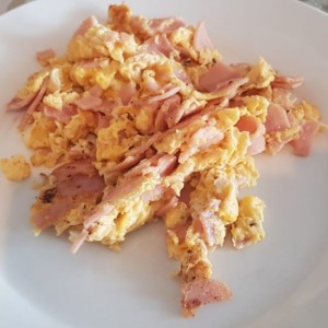 huevos revueltos con jamon