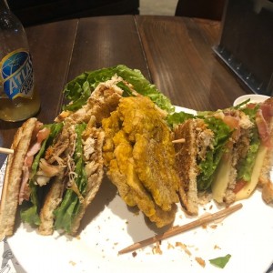 club sandwich con patacones