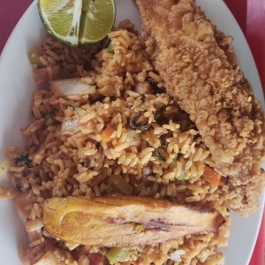 arroz de mariscos, pescado y tajada frita