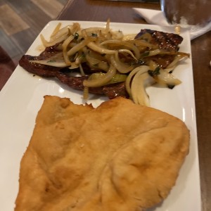 Bistec encebollada