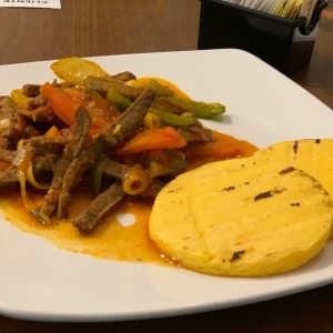 Bistec Picado con Tortilla Asada