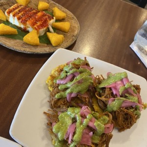 Queso Blanco con Mermelada y patacones con ropa vieja