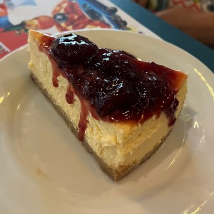 Cheesecake con topping de fresas
