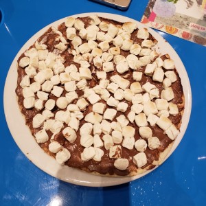 Pizza de   Nutella y malvas 