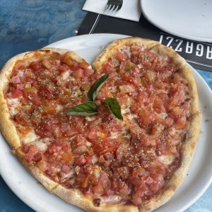 Pizza en forma de corazón por aniversario!