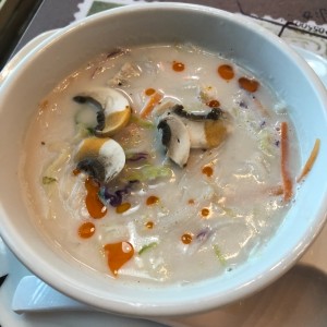 Tom Kha Gai - pollo con leche de coco y verduras