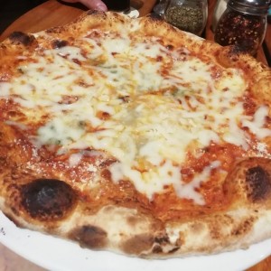 Pizza 4 quesos 