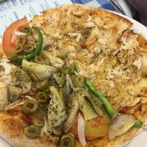 Pizza de pollo y vegetales