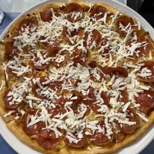 Pizza de Pepperoni con queso feta