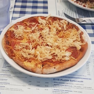 Pizza de peperoni con pollo