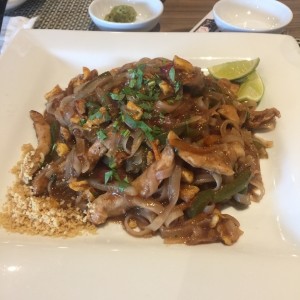 Pad thai de pollo