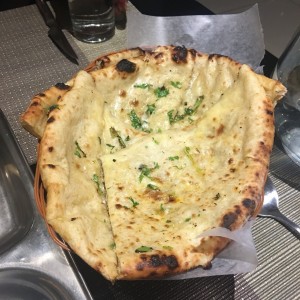 cheesy garlic naan