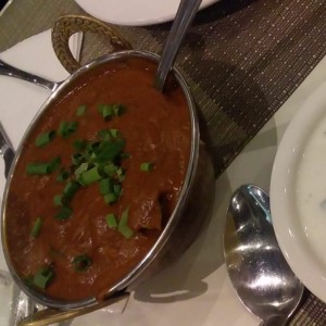 beef en salsa de tomate y curry (picante)