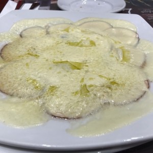 Carpaccio portobello y queso derretido