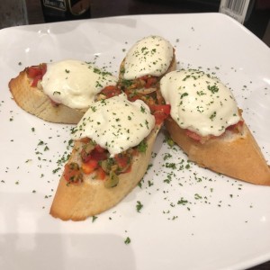 crostinni de mozzarella y tomates 