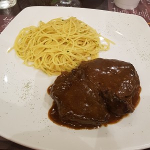 Filete a la Pimienta con Spaguetti al oleo