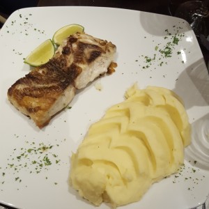 corvina a la plancha con pure