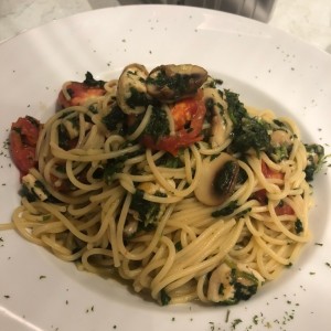 pasta capri - tomate,hongos,espinaca y pollo