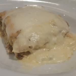 lasagna de pollo en salsa de hongos