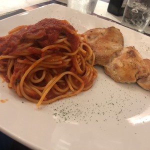 Pechuga de Pollo Grill con Spaguetti Pomodoro