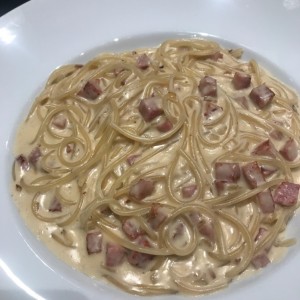 Spagueti con Crema y Jamon