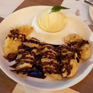 banana tempura con helado