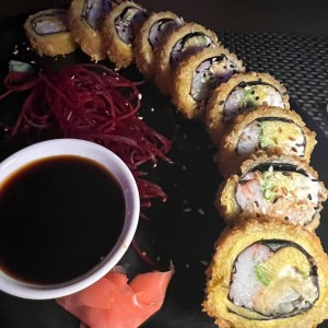 Sushi con platano y maiz nuevo