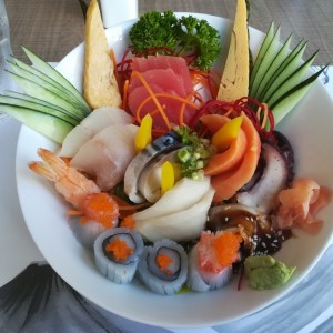 Ato chirashi zushi