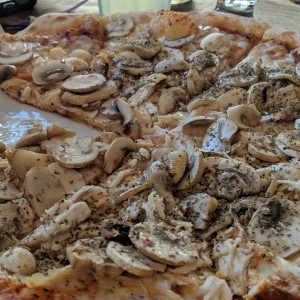 Pizza Pollo con Hongos