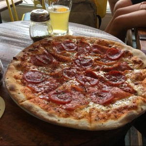 pizza con pepperoni