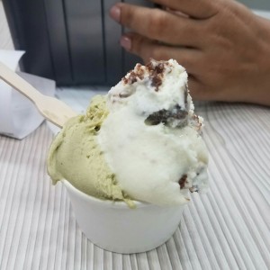 helado de pistacho y americana con brownie