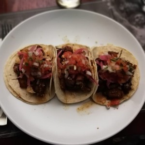 Tacos de Costillita y Chicharron