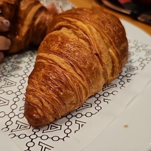 CROISSANTERIE - Croissant plain.
