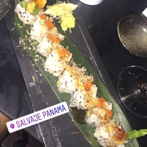 rol tempura con camarones y huevos de salmon 
