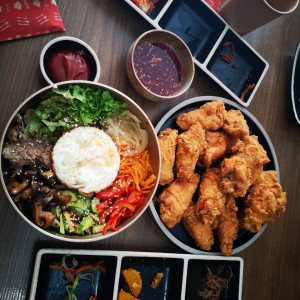 Bibimbap y Korean Fried Chicken