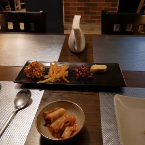 aperitivos y kimchi
